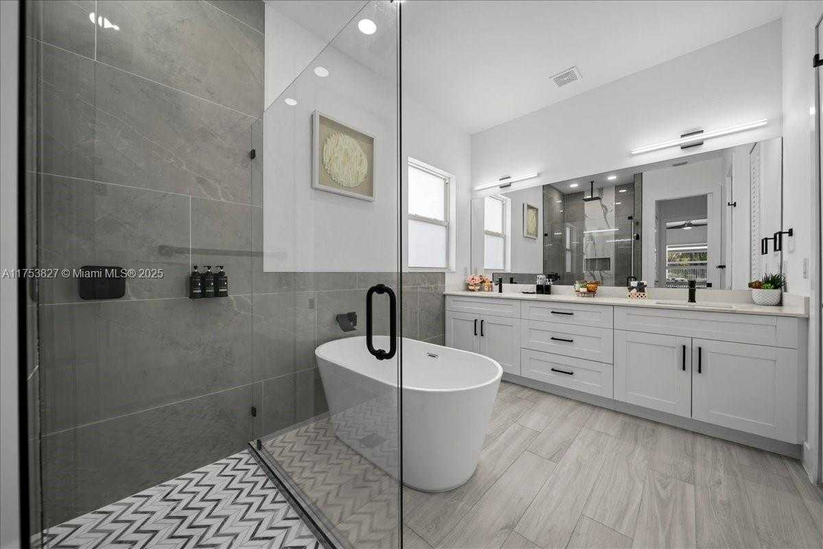 Small Image of 2144 BARBADO AVE, Fort Myers Number 24