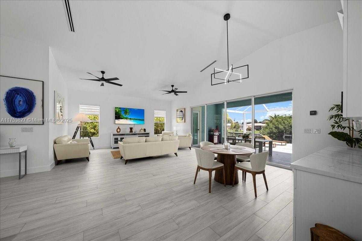 Small Image of 2144 BARBADO AVE, Fort Myers Number 27