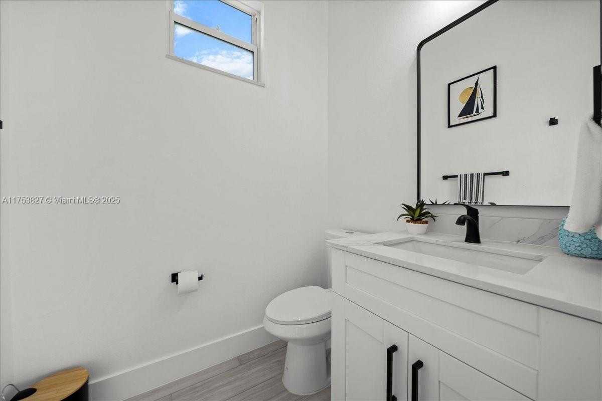 Small Image of 2144 BARBADO AVE, Fort Myers Number 28