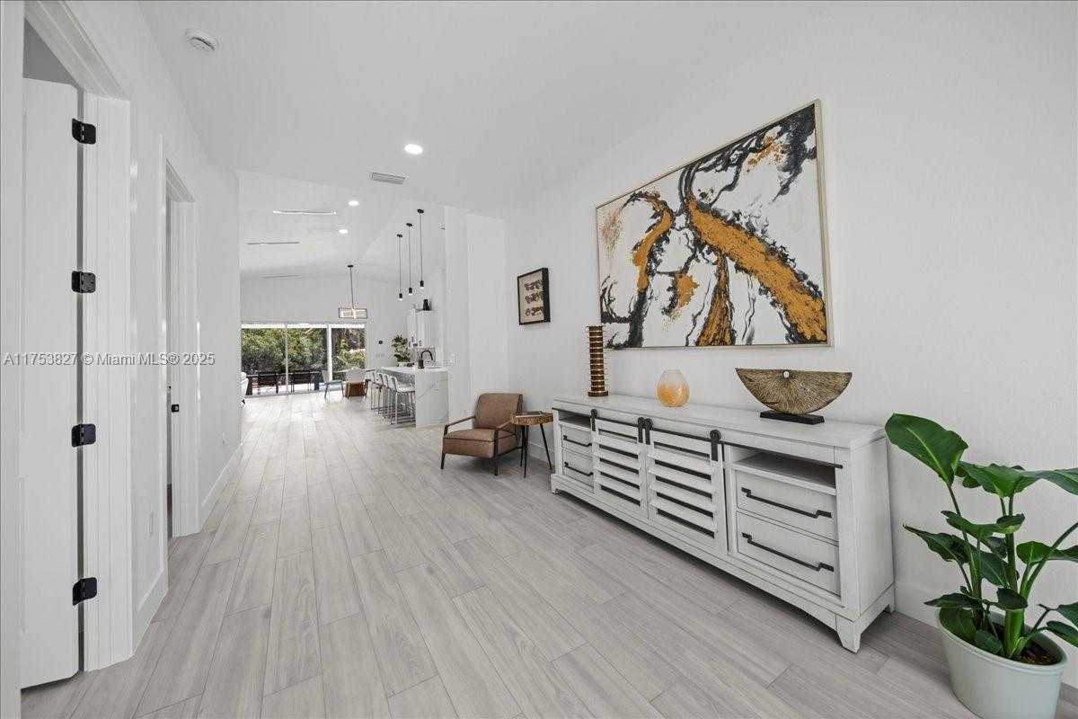 Small Image of 2144 BARBADO AVE, Fort Myers Number 3