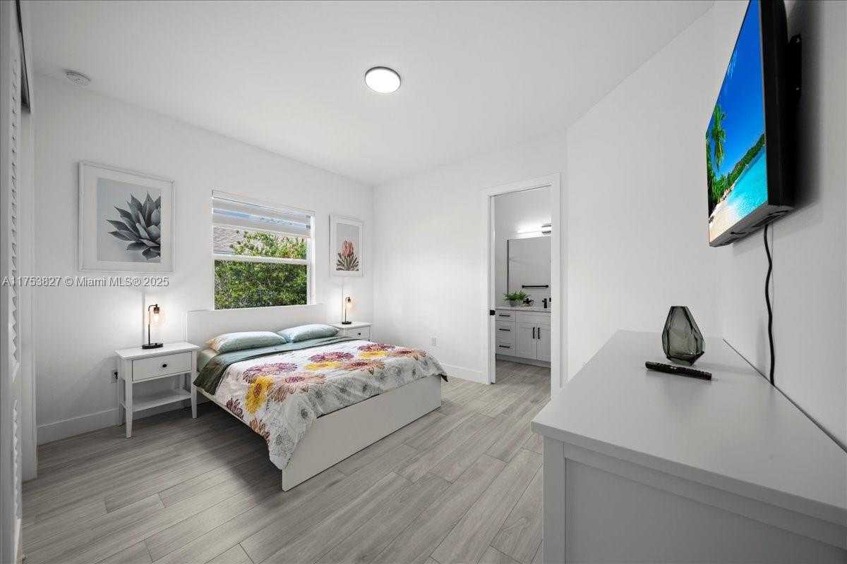 Small Image of 2144 BARBADO AVE, Fort Myers Number 38