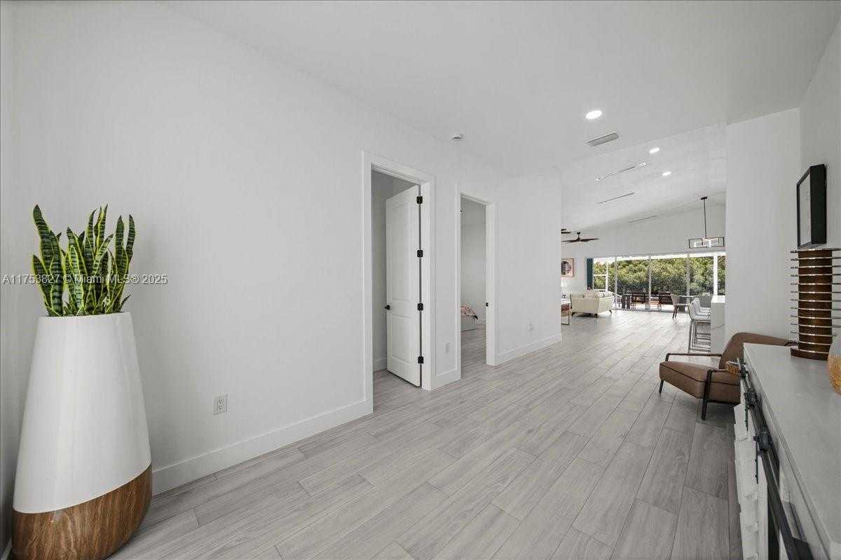 Small Image of 2144 BARBADO AVE, Fort Myers Number 4