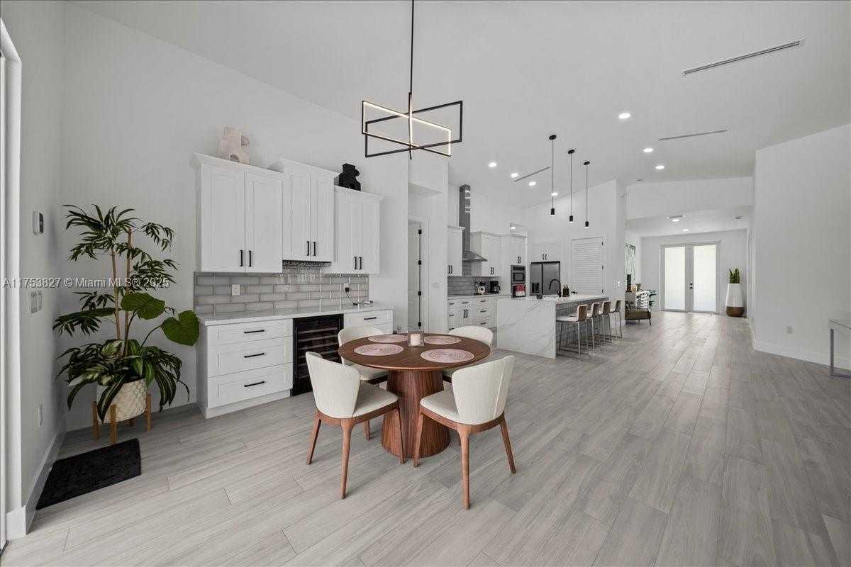 Small Image of 2144 BARBADO AVE, Fort Myers Number 5