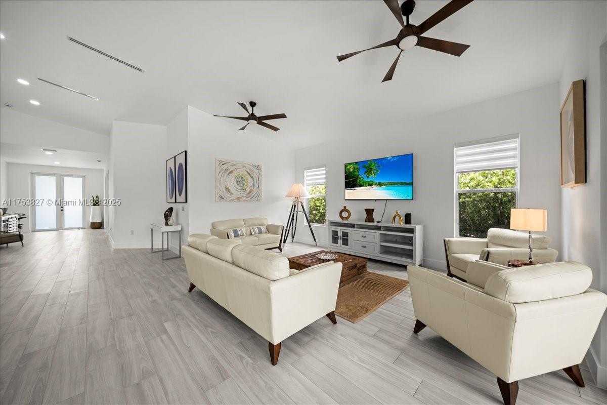 Small Image of 2144 BARBADO AVE, Fort Myers Number 7