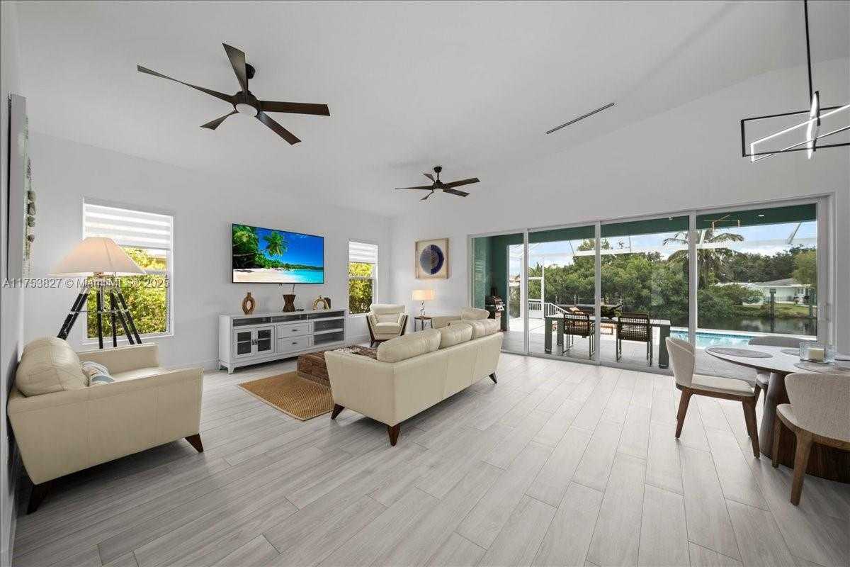 Small Image of 2144 BARBADO AVE, Fort Myers Number 9