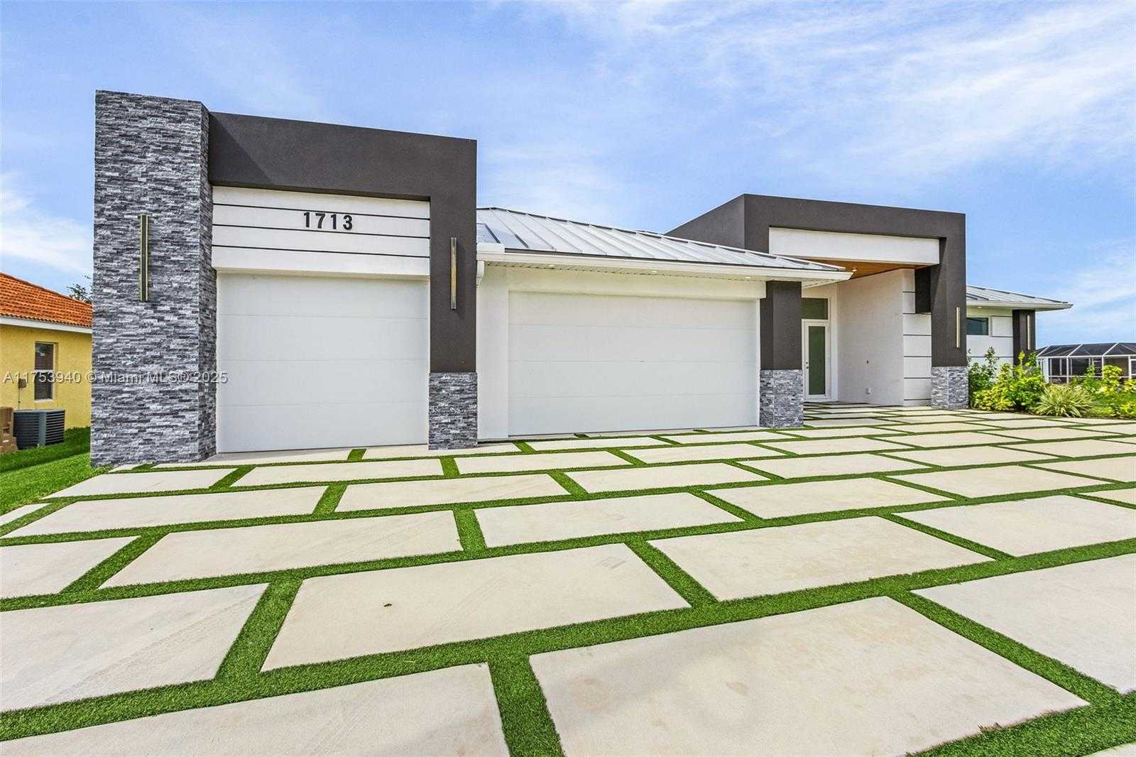 Small Image of 1713 SAVONA PKWY W, Cape Coral Number 3