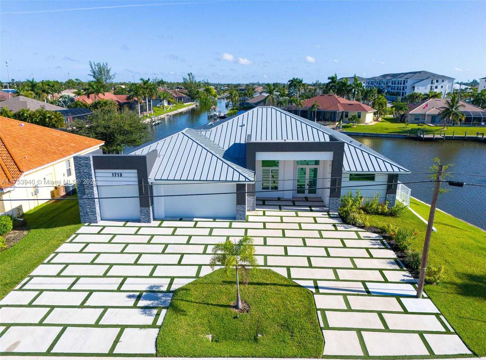 Small Image of 1713 SAVONA PKWY W, Cape Coral Number 33