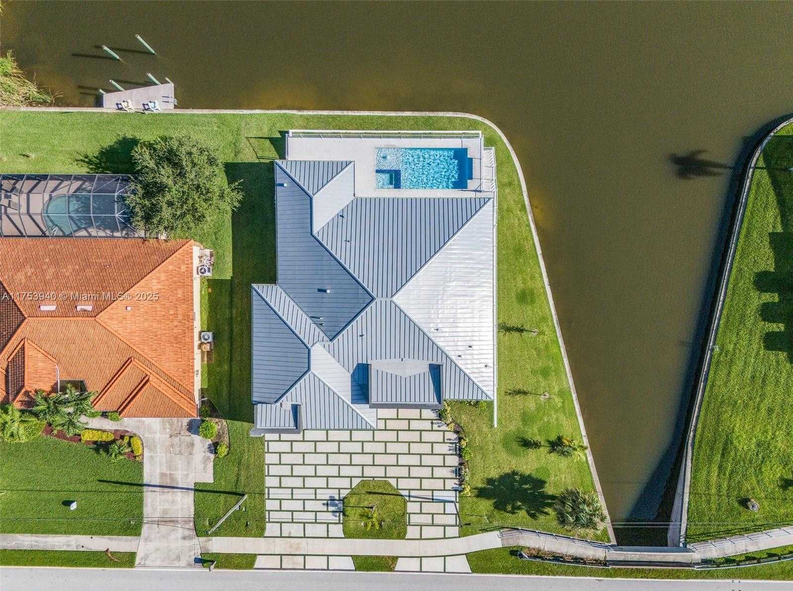 Small Image of 1713 SAVONA PKWY W, Cape Coral Number 39