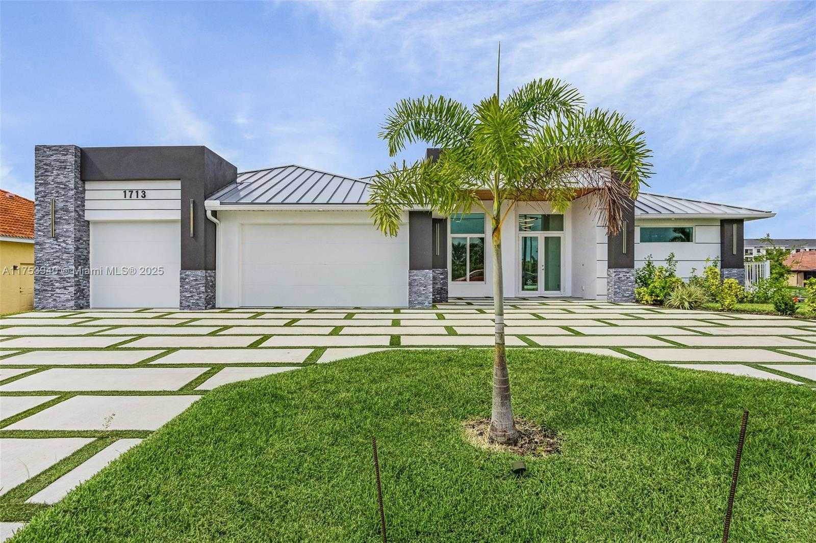 Small Image of 1713 SAVONA PKWY W, Cape Coral Number 4