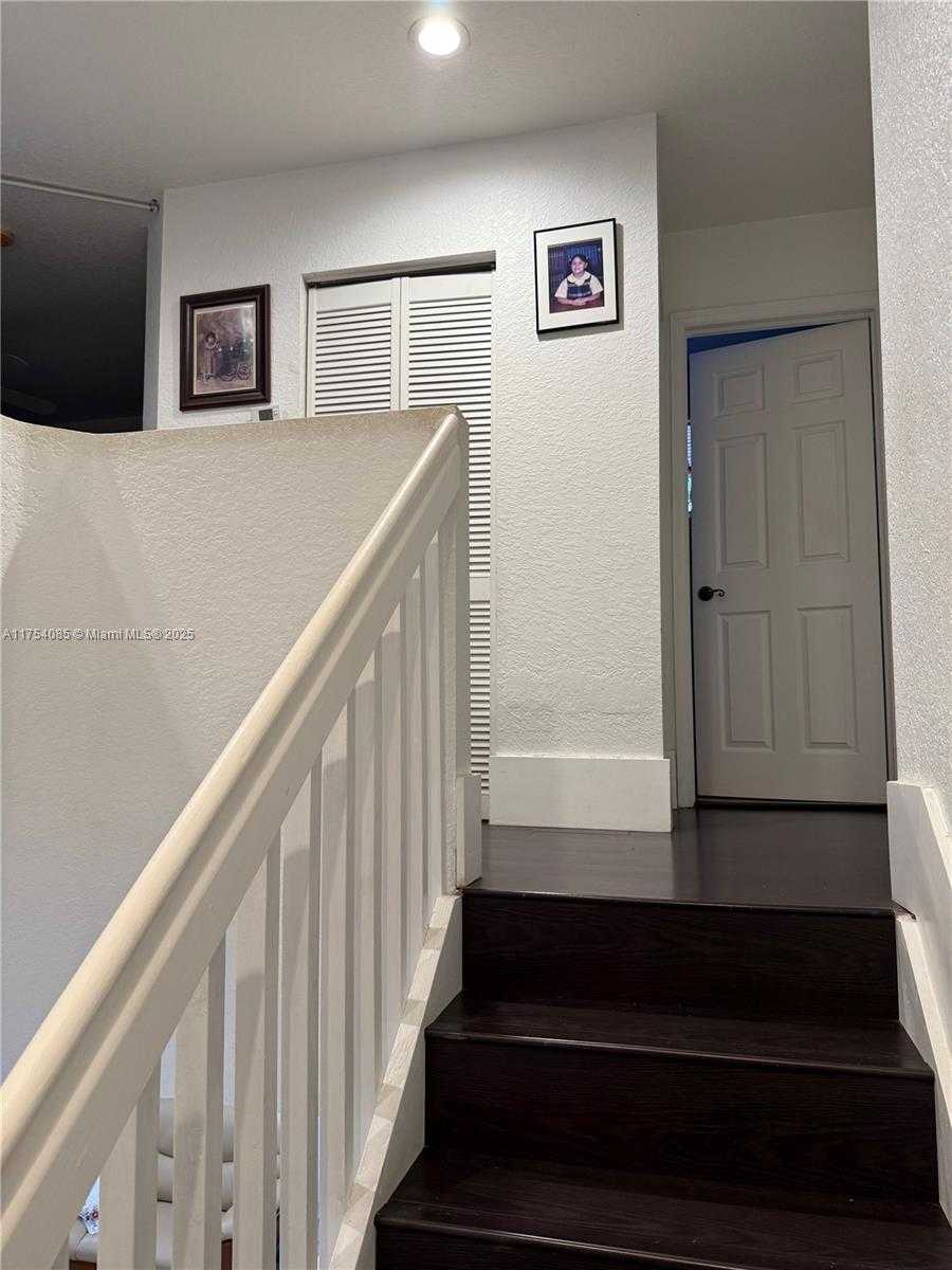 Small Image of 16618 SOUTH WEST 68TH TER, Miami Number 13