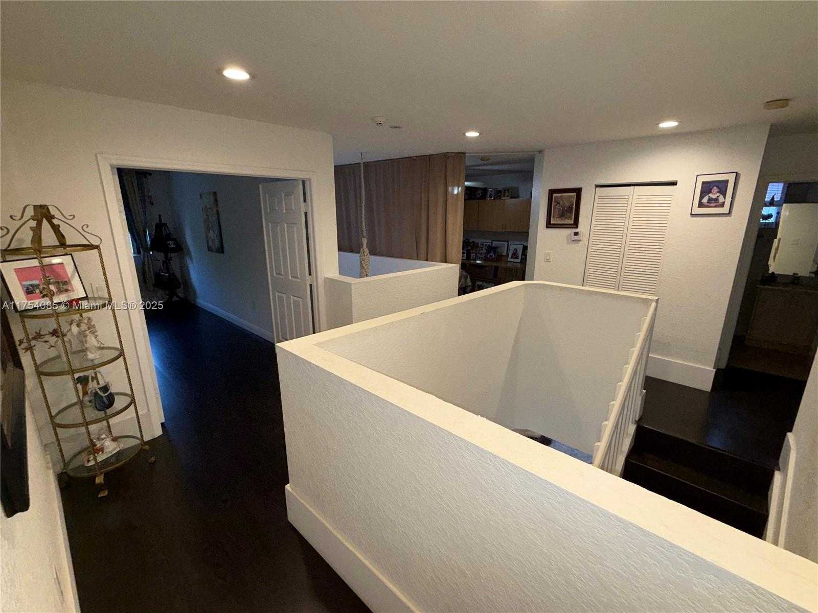 Small Image of 16618 SOUTH WEST 68TH TER, Miami Number 15