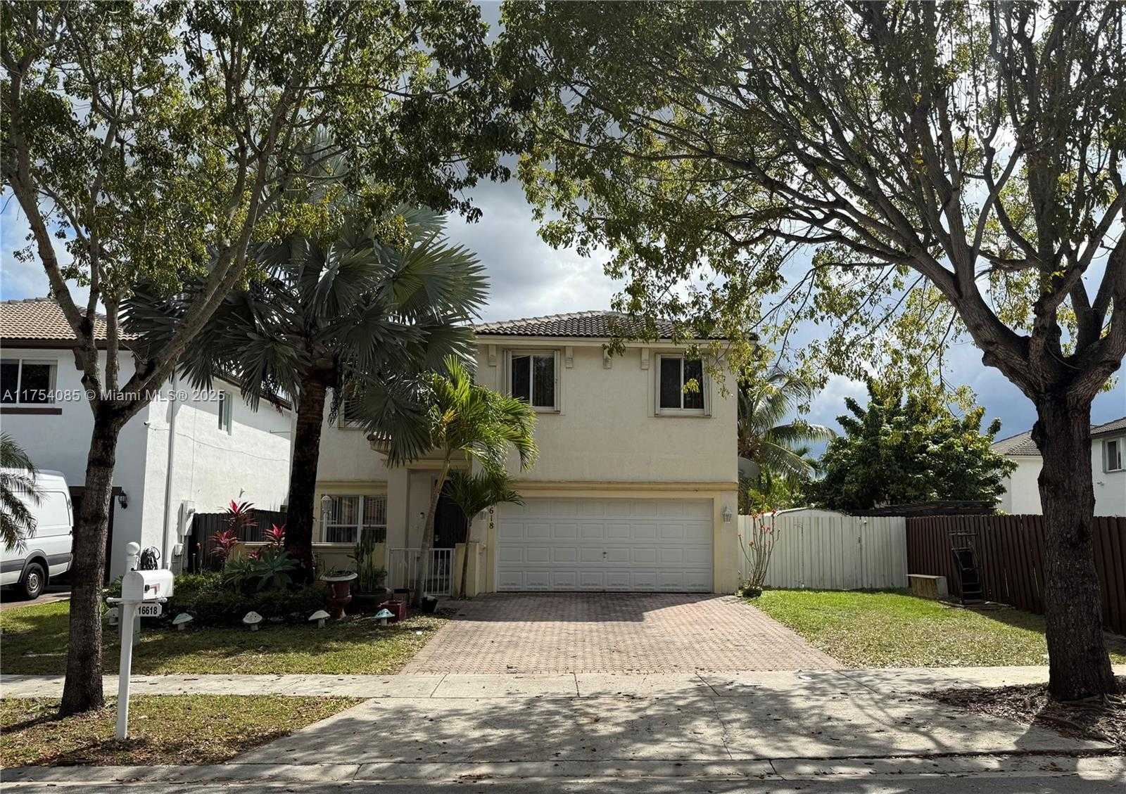 Small Image of 16618 SOUTH WEST 68TH TER, Miami Number 2