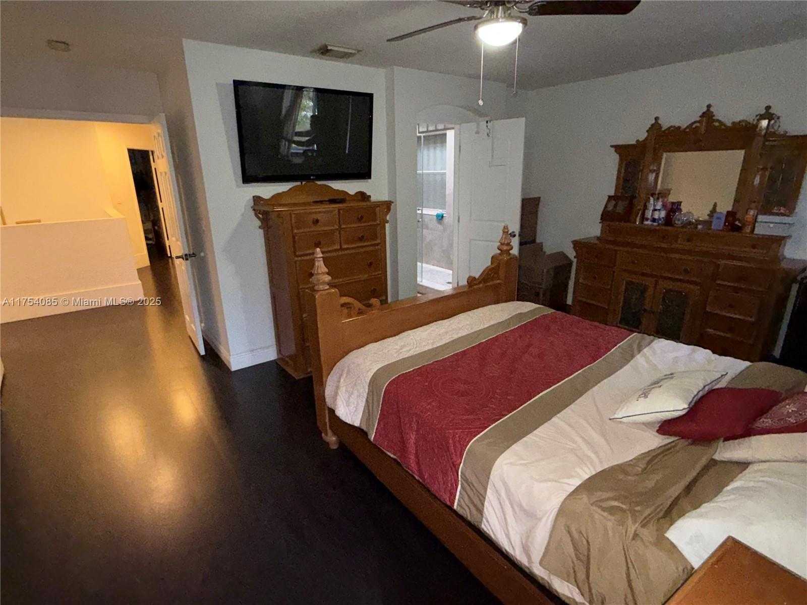 Small Image of 16618 SOUTH WEST 68TH TER, Miami Number 20