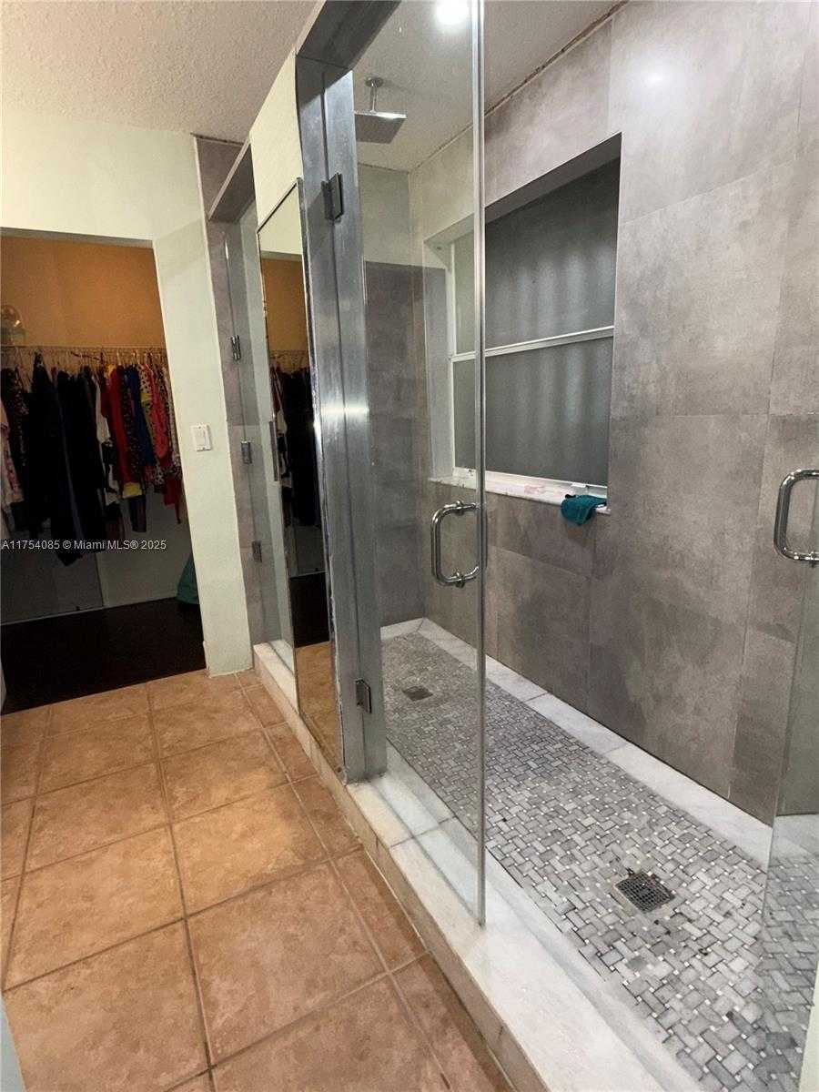 Small Image of 16618 SOUTH WEST 68TH TER, Miami Number 21