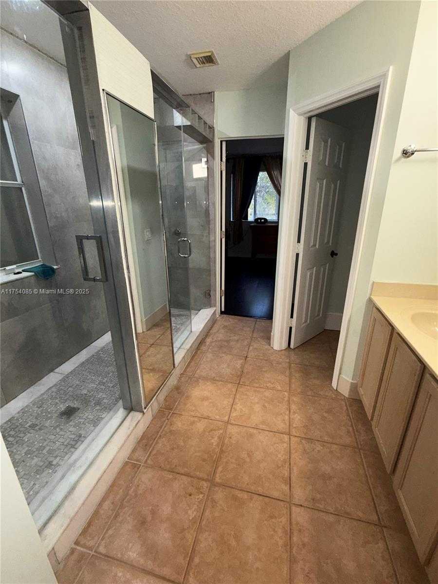 Small Image of 16618 SOUTH WEST 68TH TER, Miami Number 23