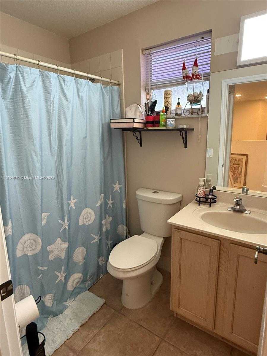 Small Image of 16618 SOUTH WEST 68TH TER, Miami Number 26
