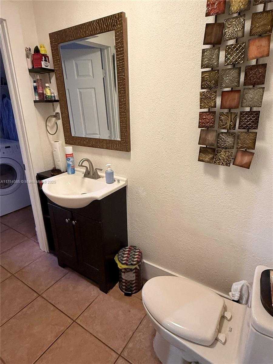 Small Image of 16618 SOUTH WEST 68TH TER, Miami Number 28