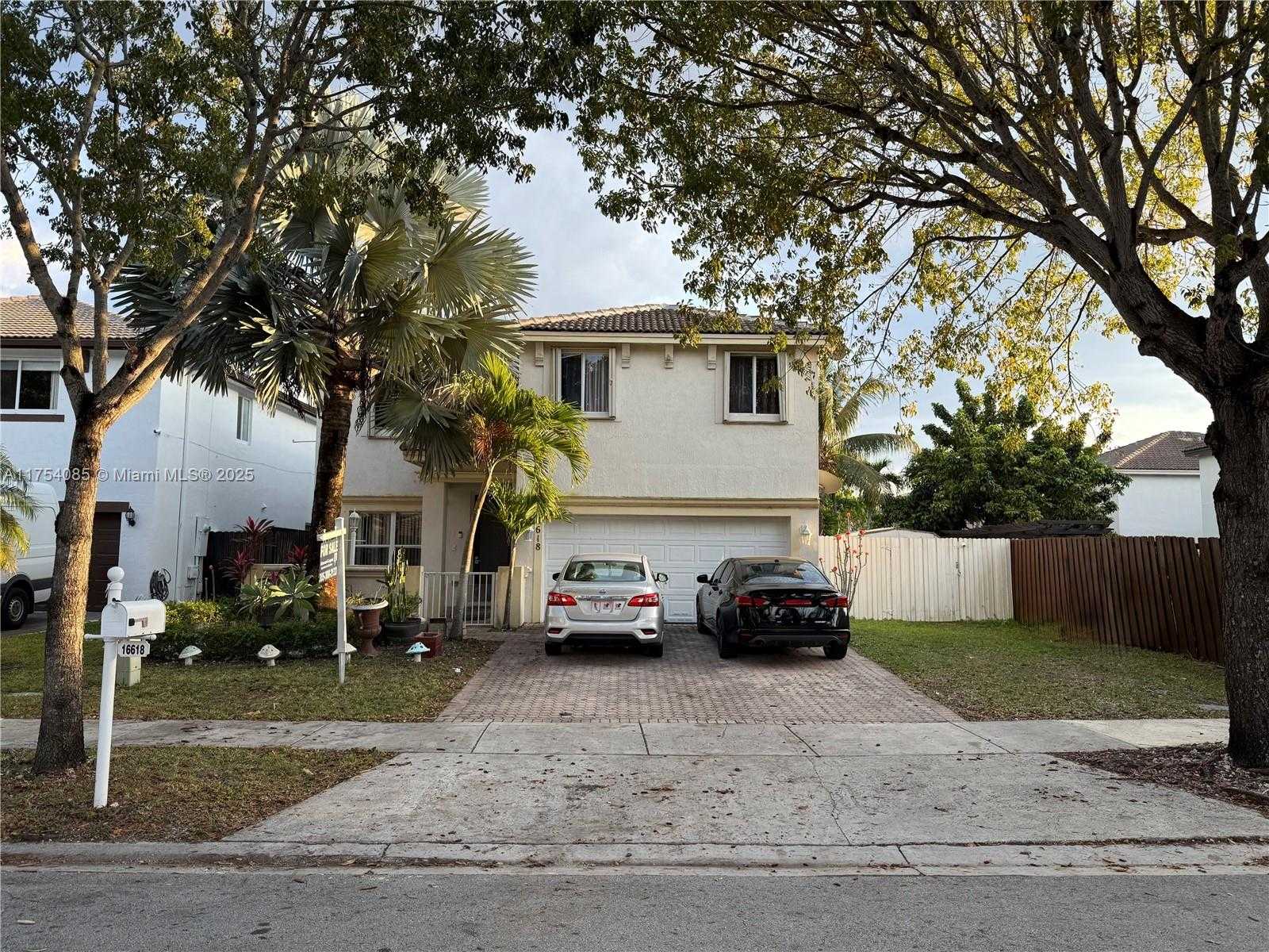 Small Image of 16618 SOUTH WEST 68TH TER, Miami Number 3