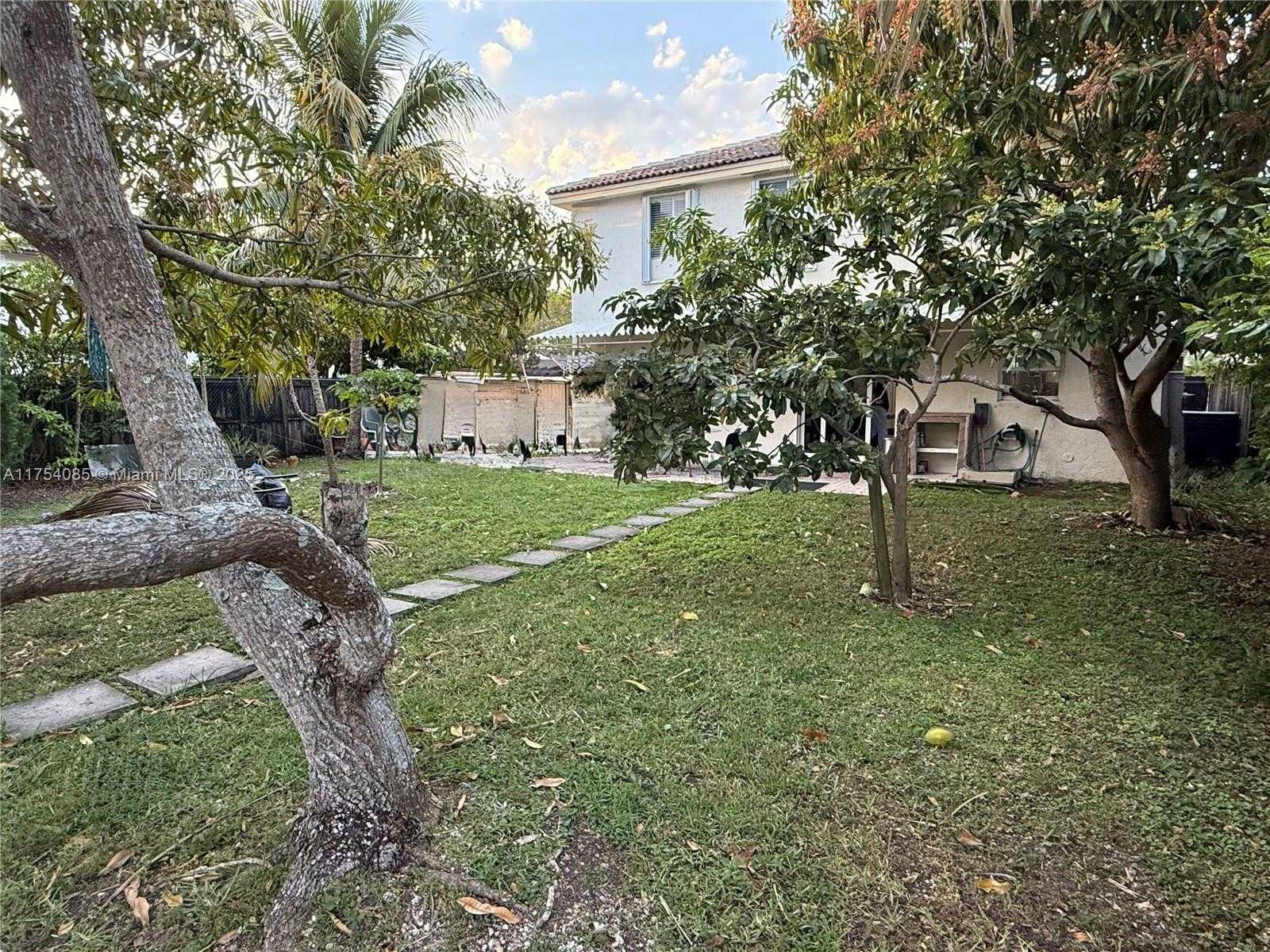 Small Image of 16618 SOUTH WEST 68TH TER, Miami Number 5