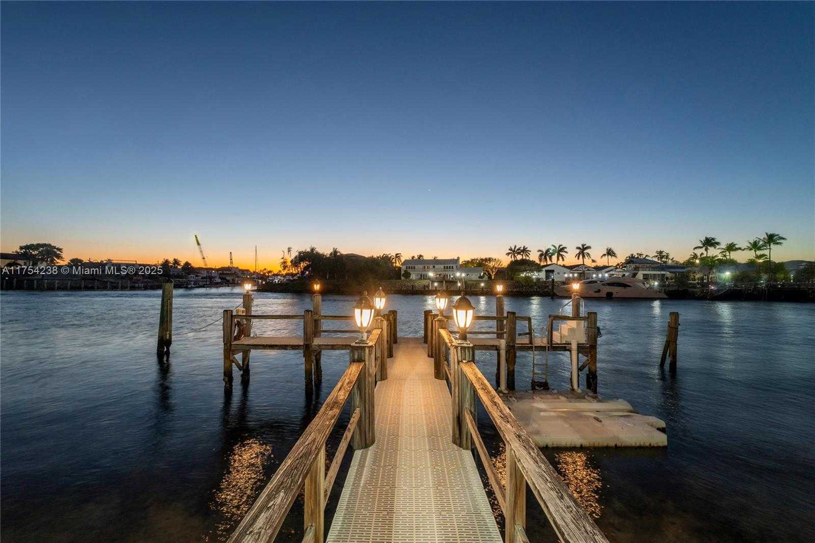 Small Image of 1091 HILLSBORO MILE, Hillsboro Beach Number 25