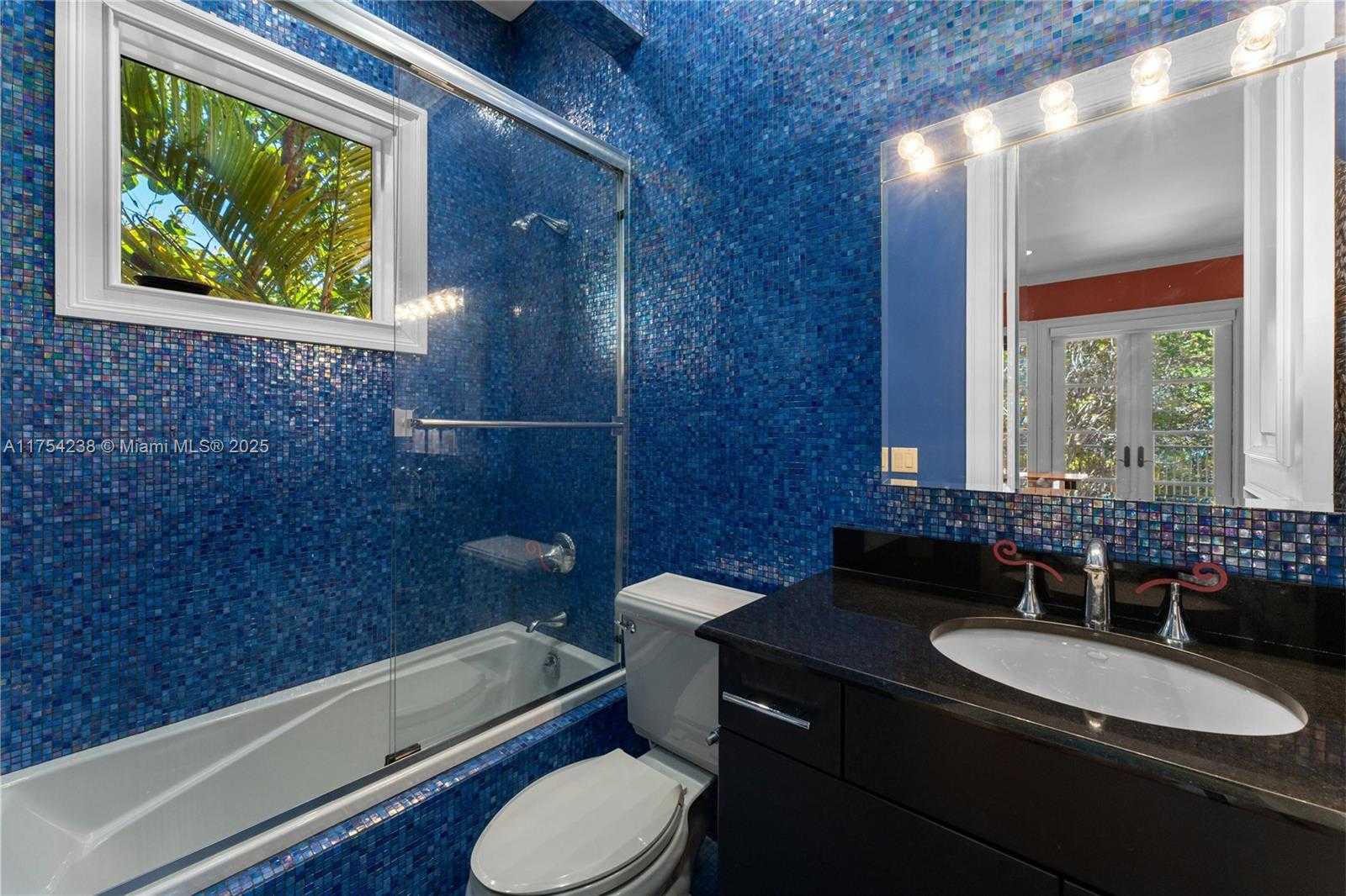 Small Image of 1091 HILLSBORO MILE, Hillsboro Beach Number 38