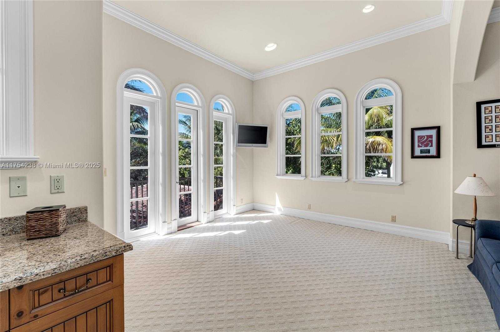 Small Image of 1091 HILLSBORO MILE, Hillsboro Beach Number 43