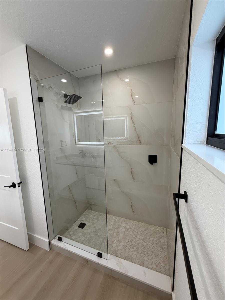 Small Image of 961 WEST 39TH PL, Hialeah Number 10