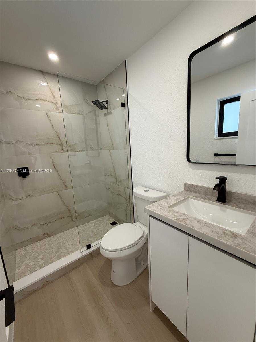 Small Image of 961 WEST 39TH PL, Hialeah Number 14
