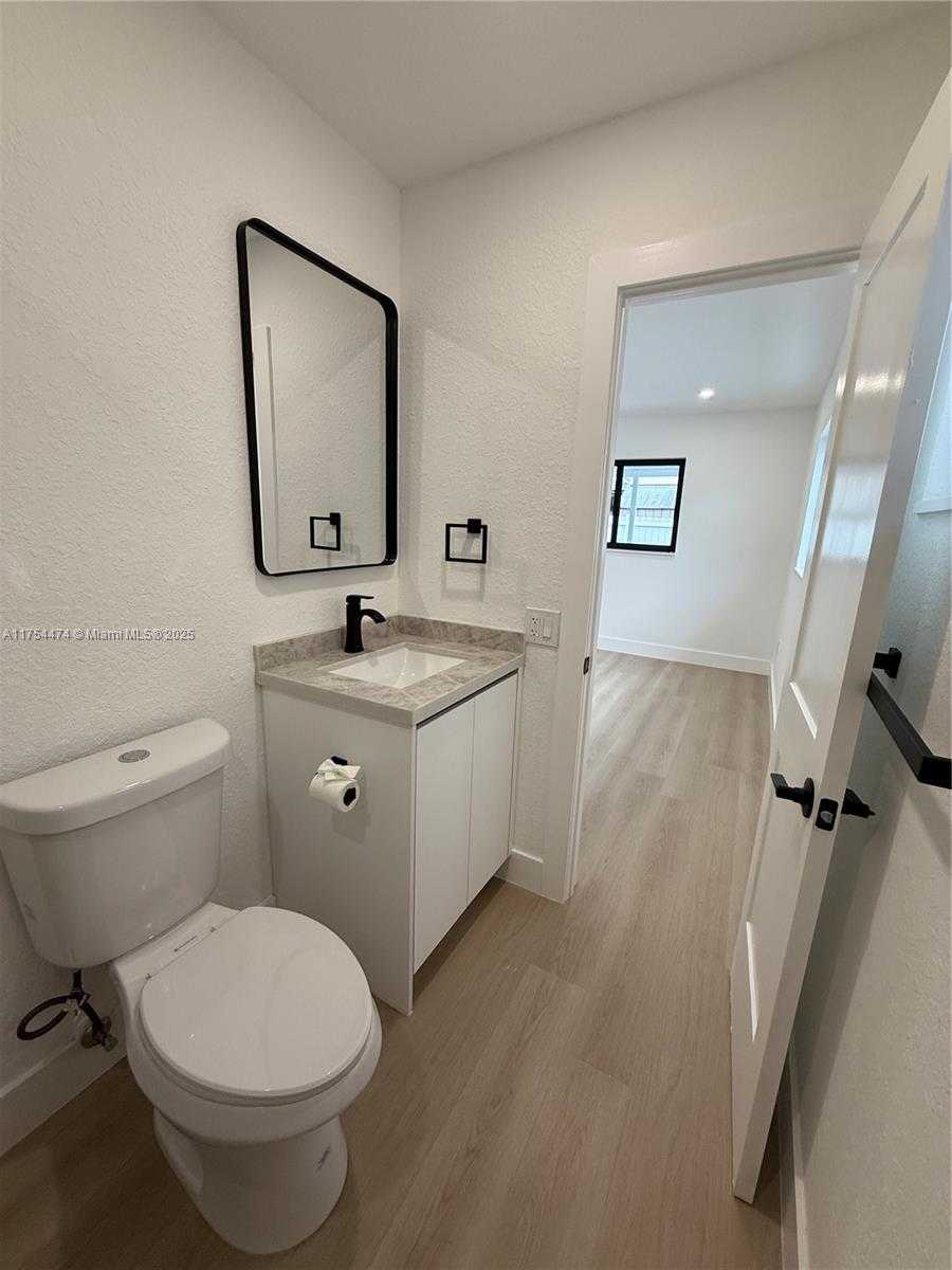 Small Image of 961 WEST 39TH PL, Hialeah Number 15