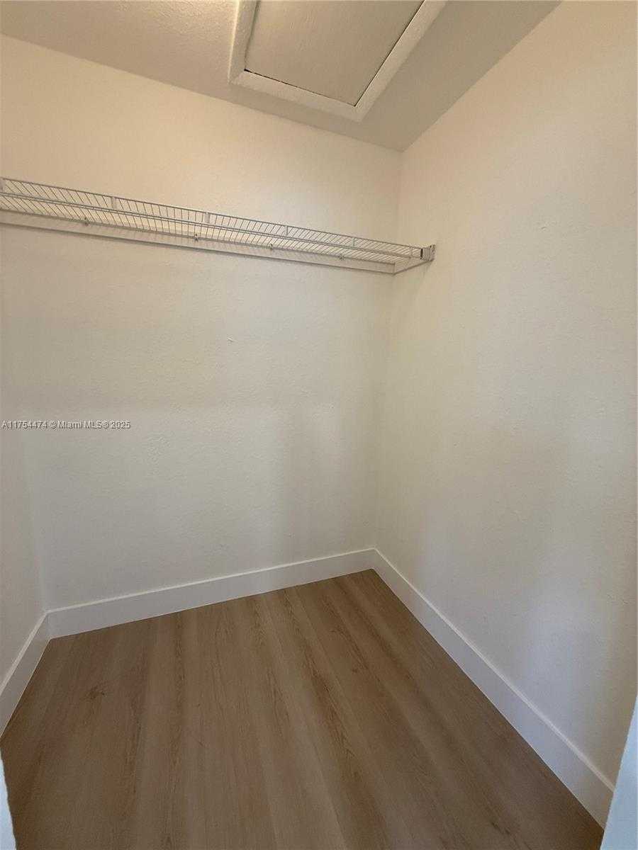Small Image of 961 WEST 39TH PL, Hialeah Number 16