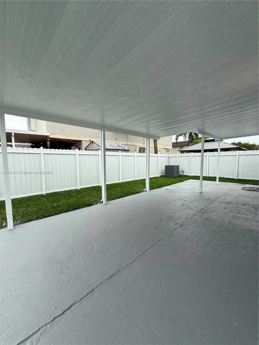 Small Image of 961 WEST 39TH PL, Hialeah Number 19