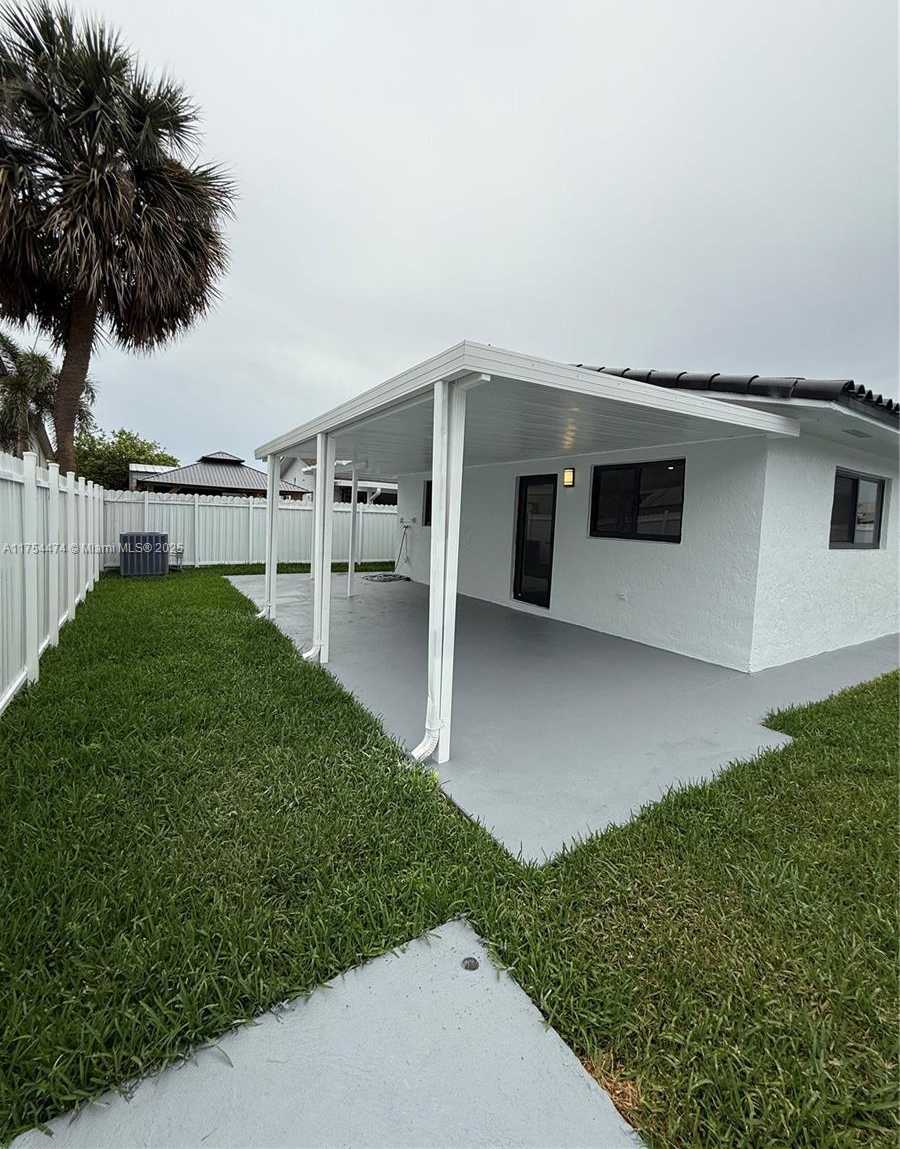 Small Image of 961 WEST 39TH PL, Hialeah Number 20