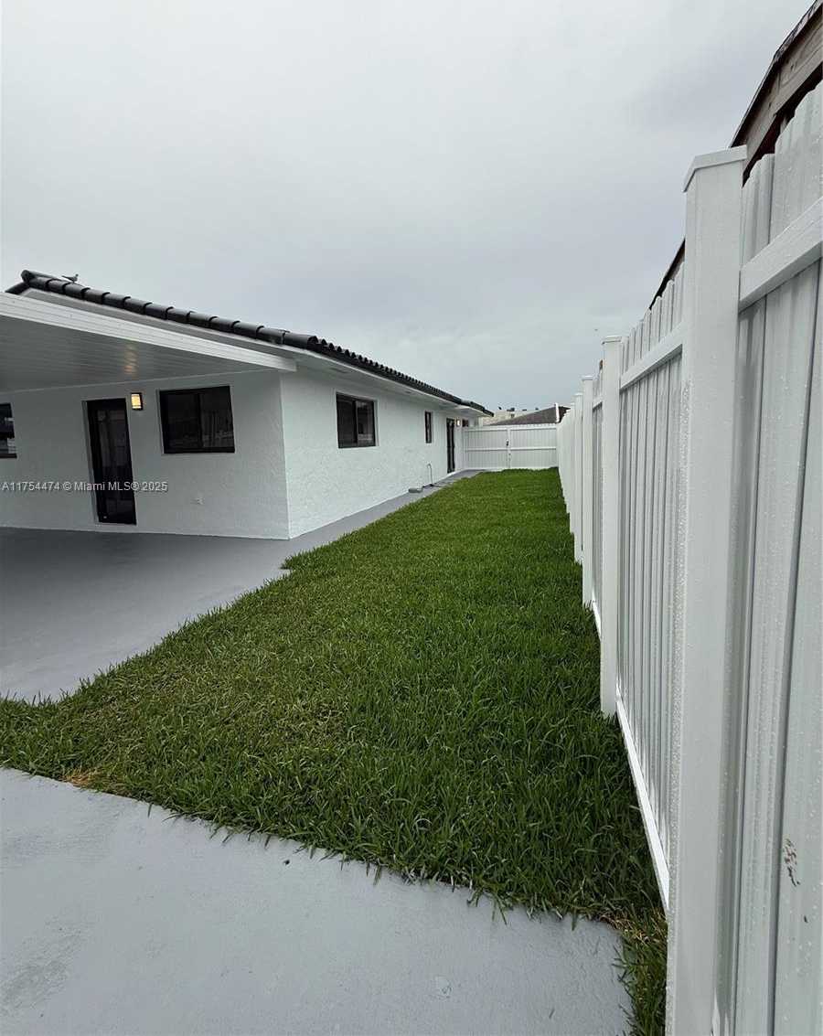 Small Image of 961 WEST 39TH PL, Hialeah Number 21