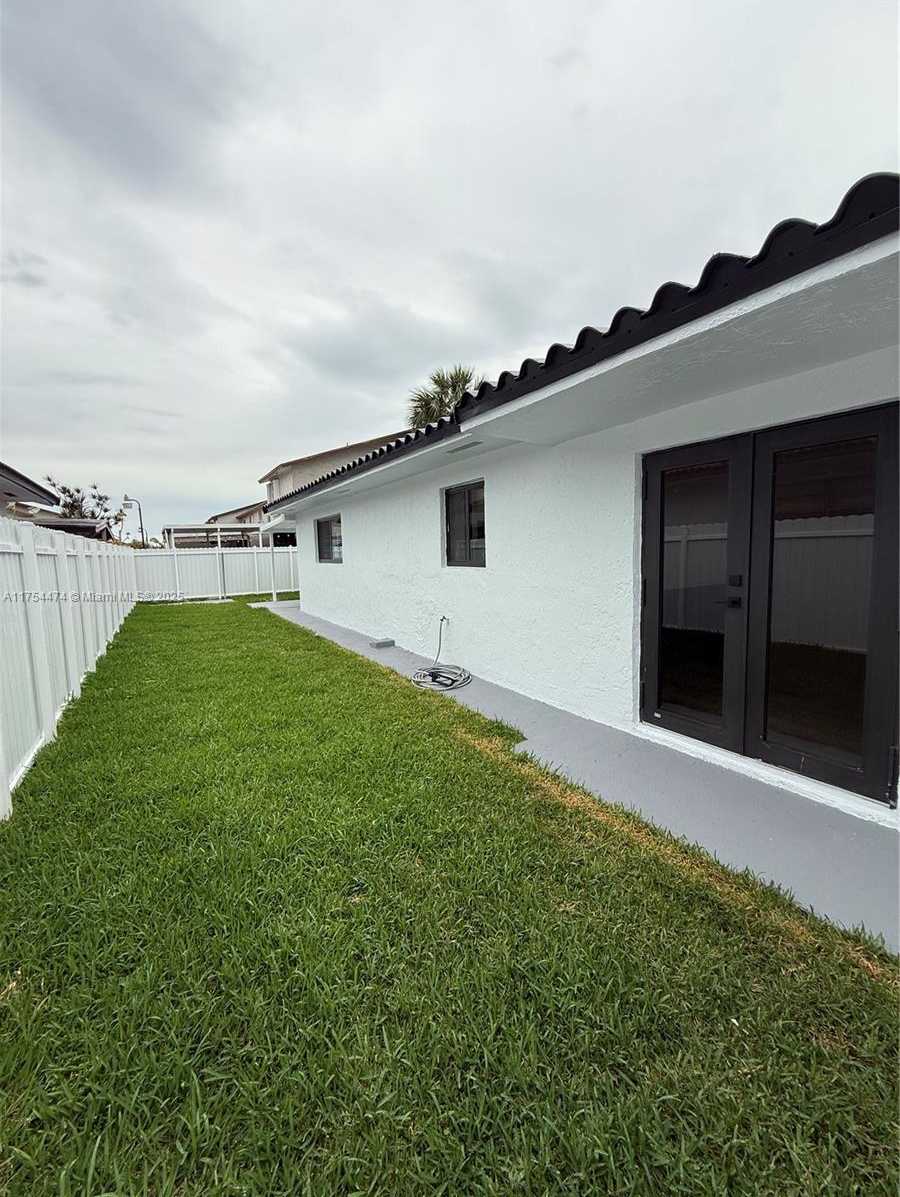 Small Image of 961 WEST 39TH PL, Hialeah Number 23