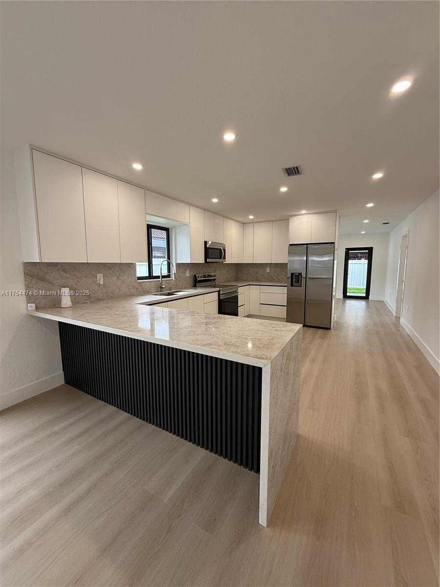 Small Image of 961 WEST 39TH PL, Hialeah Number 4