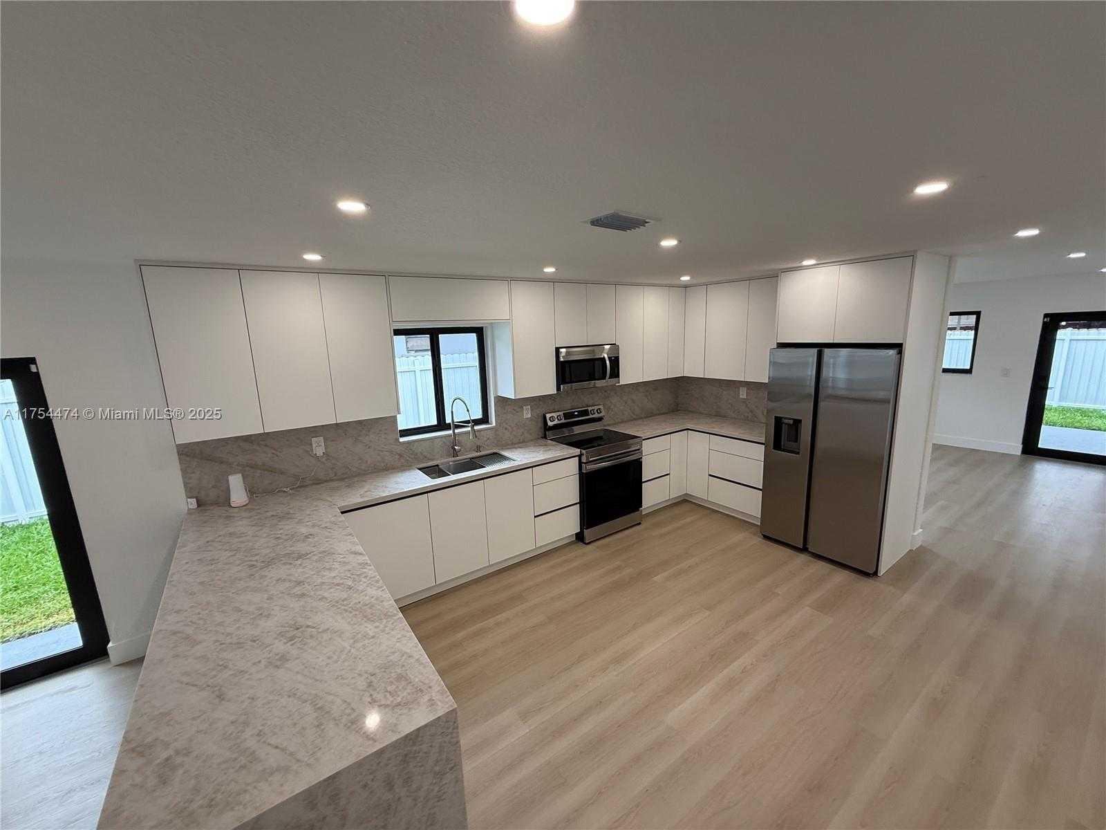 Small Image of 961 WEST 39TH PL, Hialeah Number 5