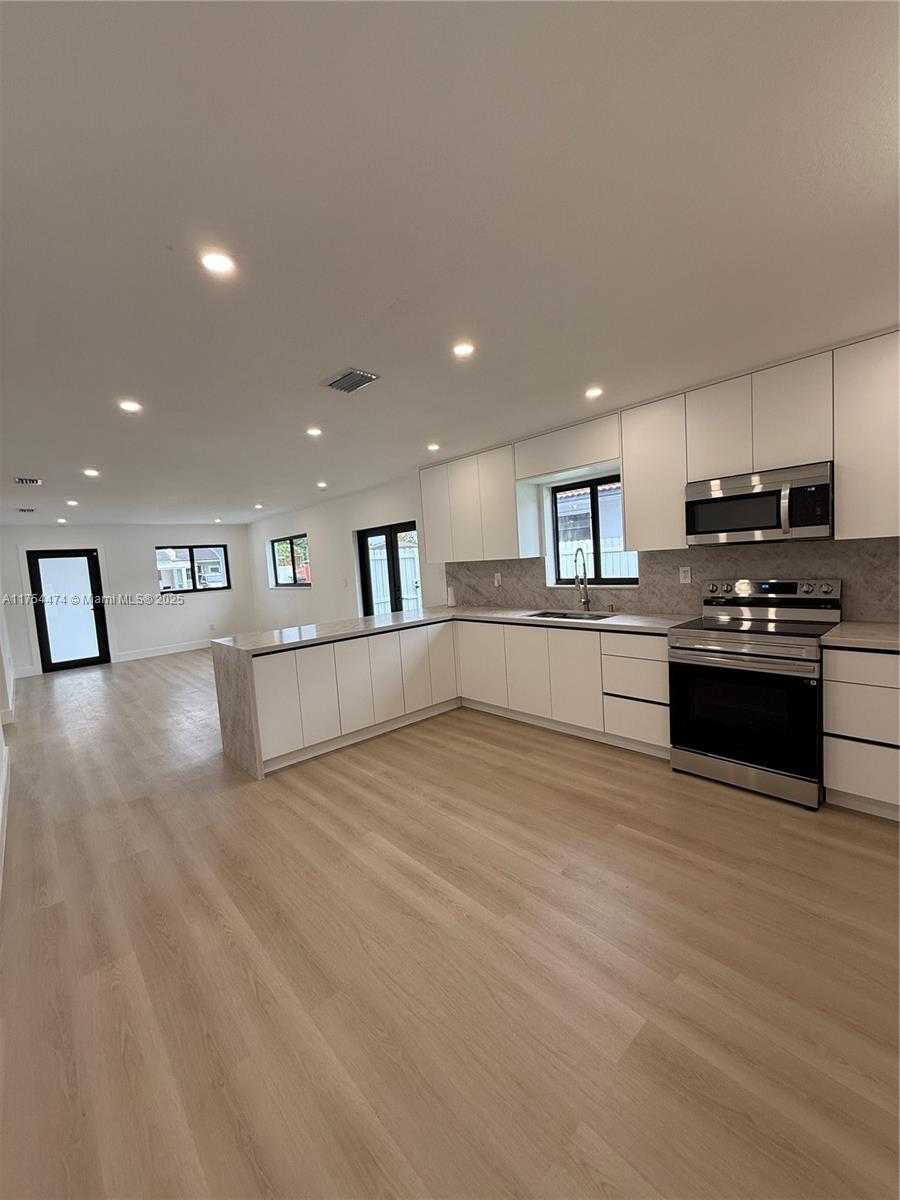 Small Image of 961 WEST 39TH PL, Hialeah Number 6