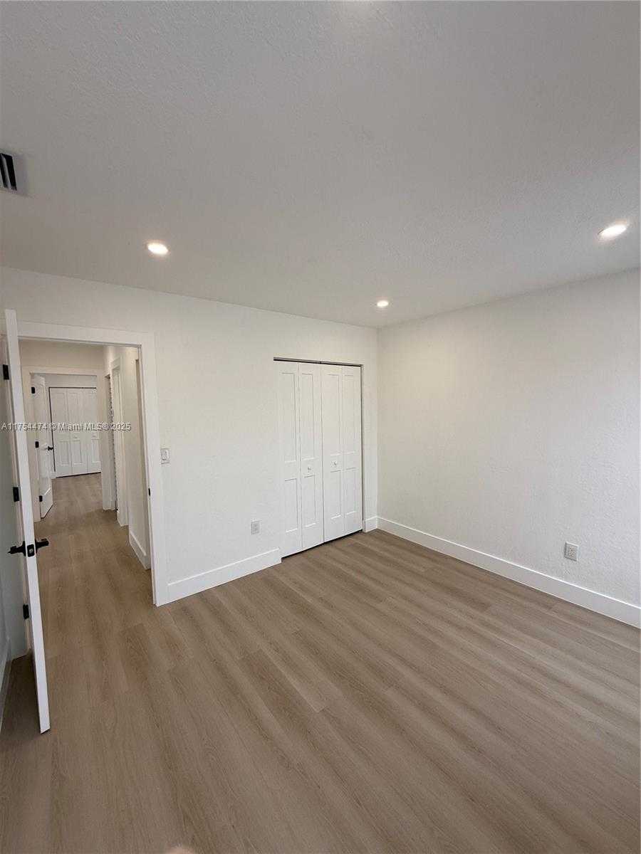 Small Image of 961 WEST 39TH PL, Hialeah Number 8