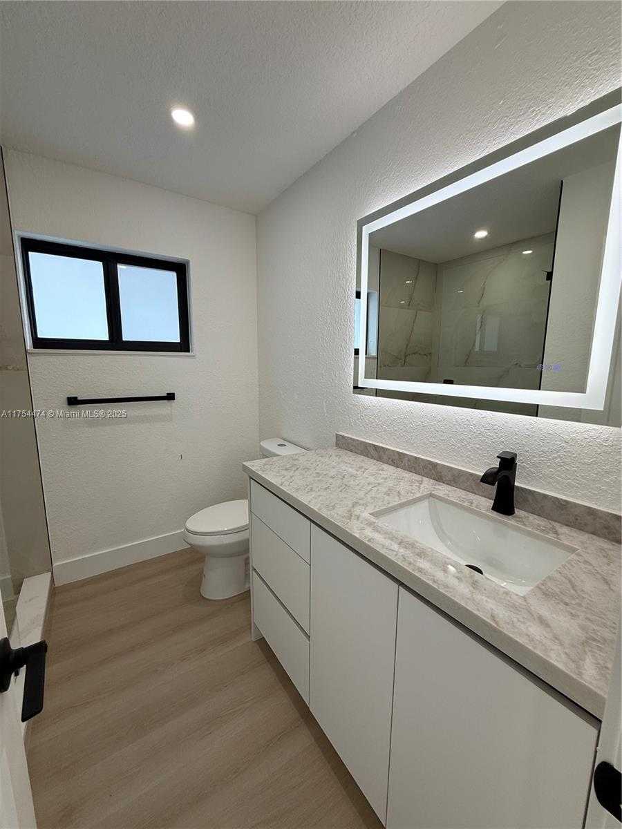 Small Image of 961 WEST 39TH PL, Hialeah Number 9