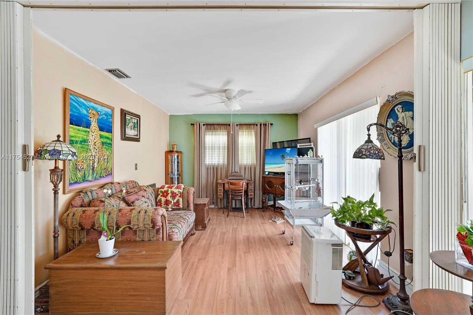 Small Image of 9400 NORTH WEST 70TH ST, Tamarac Number 12