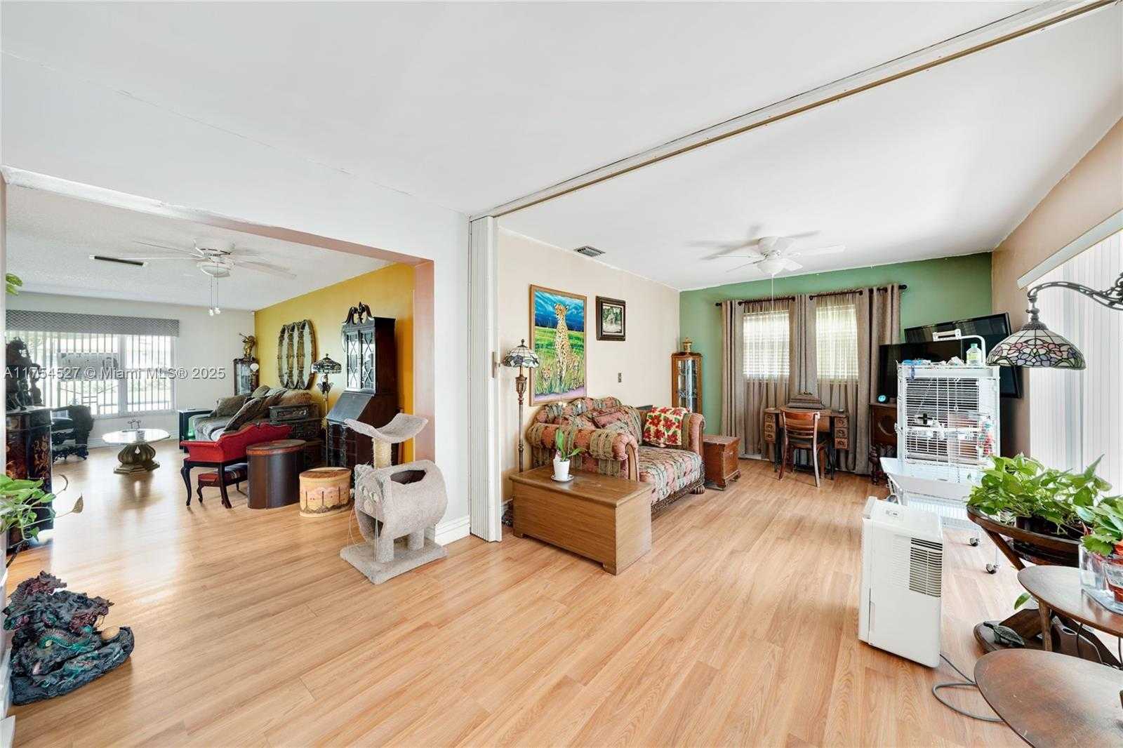 Small Image of 9400 NORTH WEST 70TH ST, Tamarac Number 13