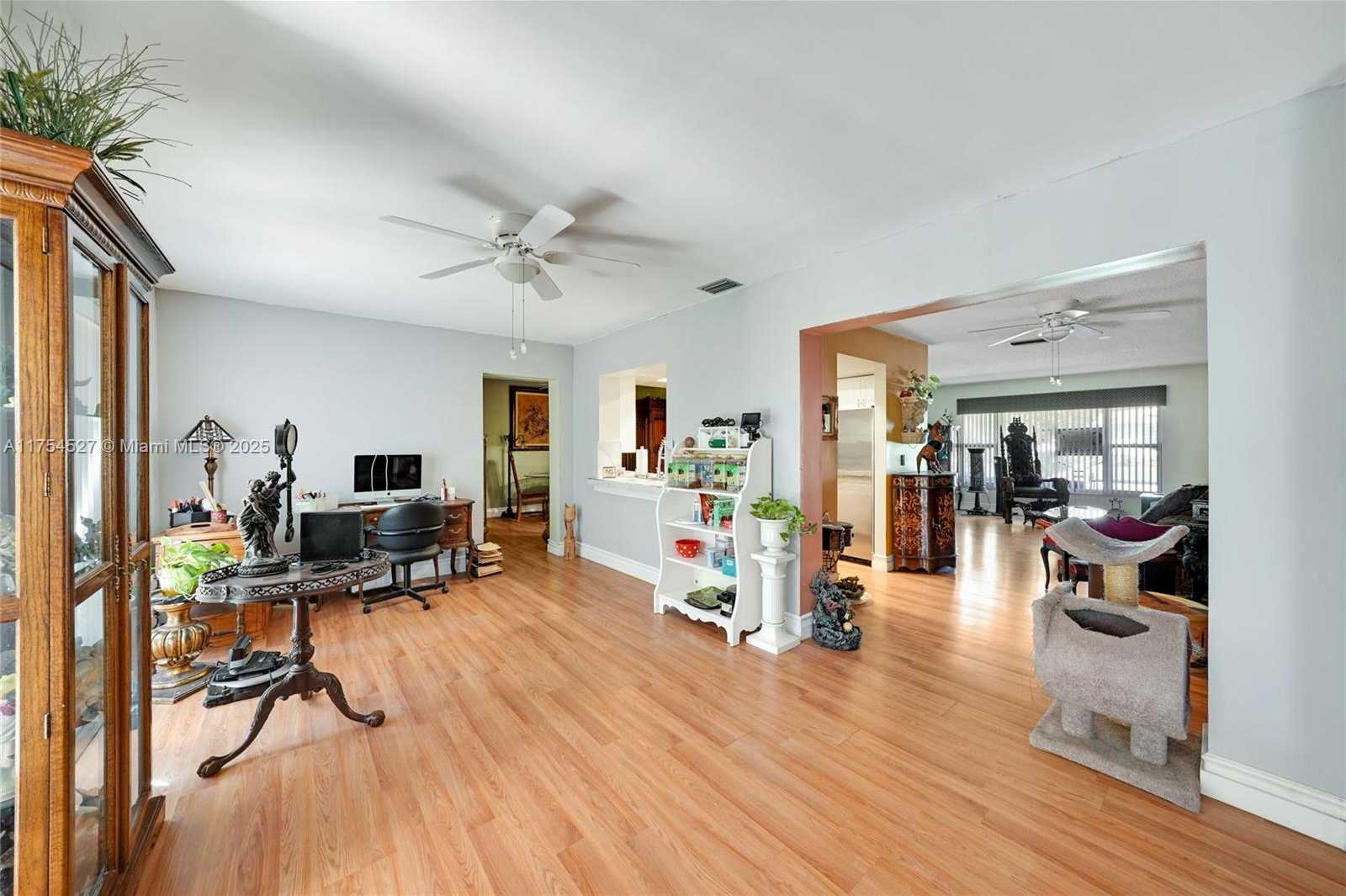 Small Image of 9400 NORTH WEST 70TH ST, Tamarac Number 14
