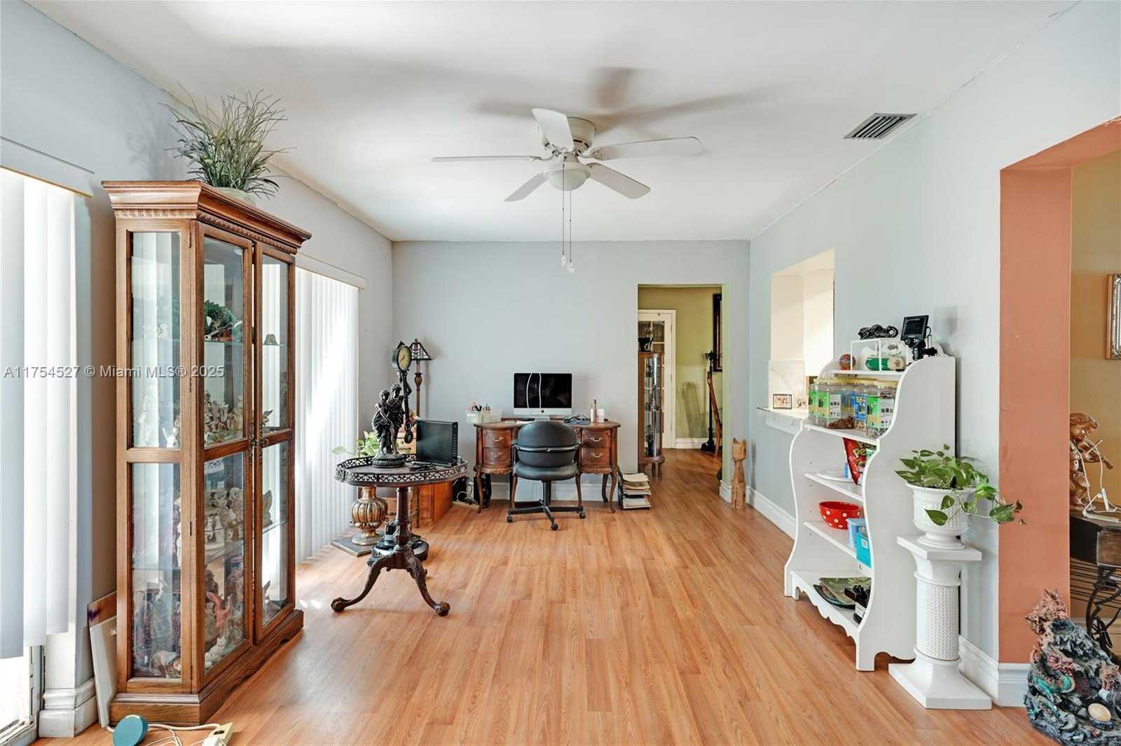 Small Image of 9400 NORTH WEST 70TH ST, Tamarac Number 15