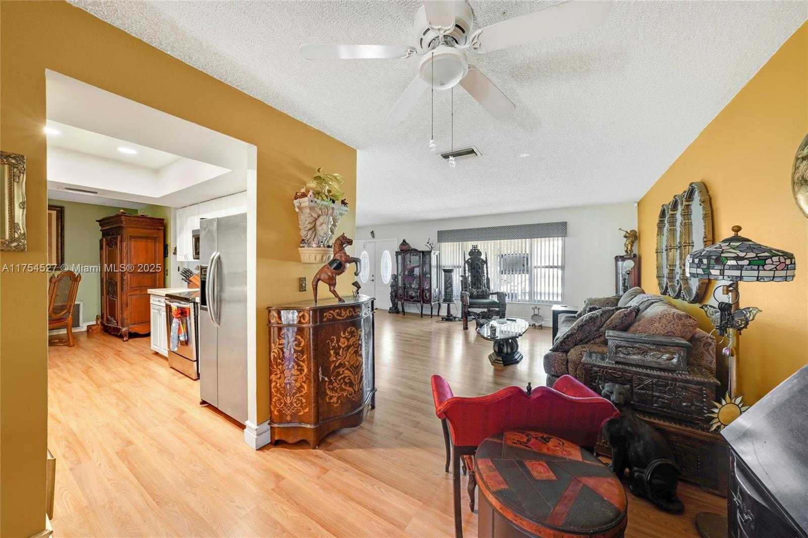 Small Image of 9400 NORTH WEST 70TH ST, Tamarac Number 21