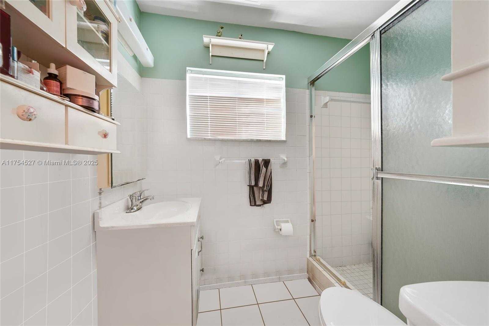 Small Image of 9400 NORTH WEST 70TH ST, Tamarac Number 24