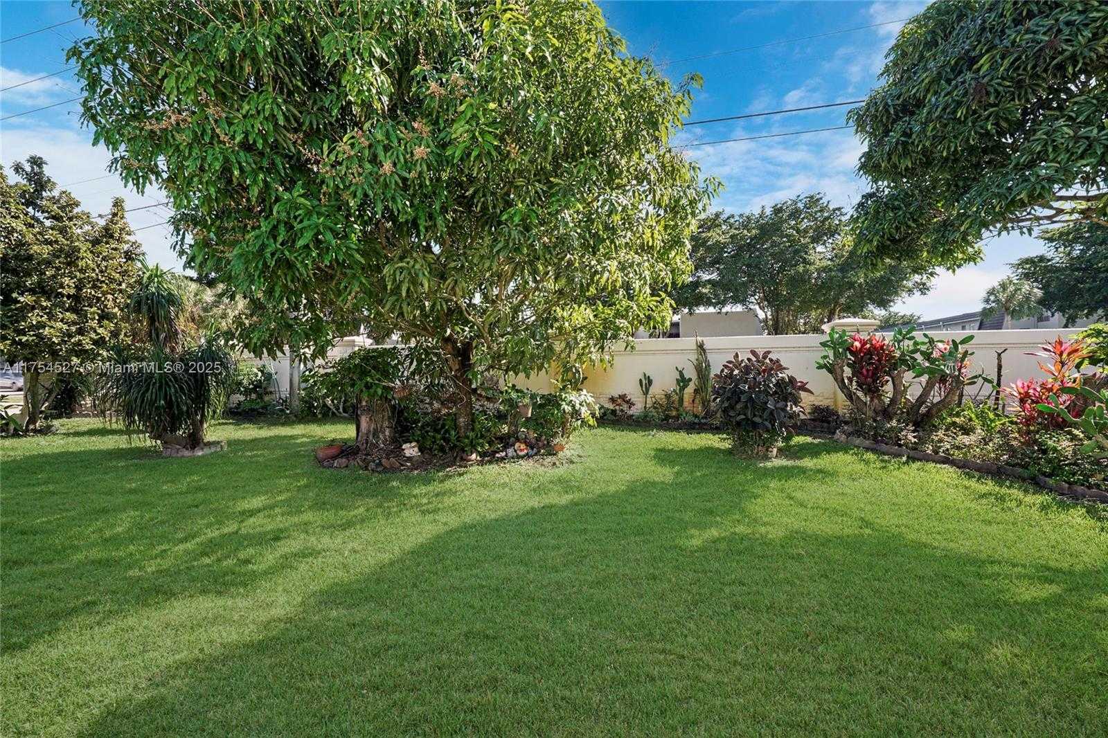 Small Image of 9400 NORTH WEST 70TH ST, Tamarac Number 25