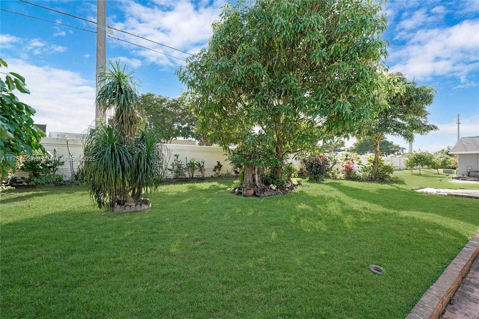 Small Image of 9400 NORTH WEST 70TH ST, Tamarac Number 28