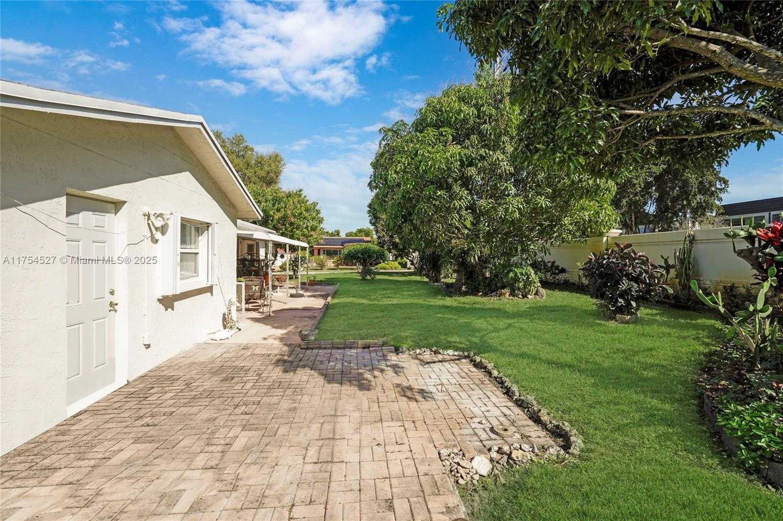 Small Image of 9400 NORTH WEST 70TH ST, Tamarac Number 29