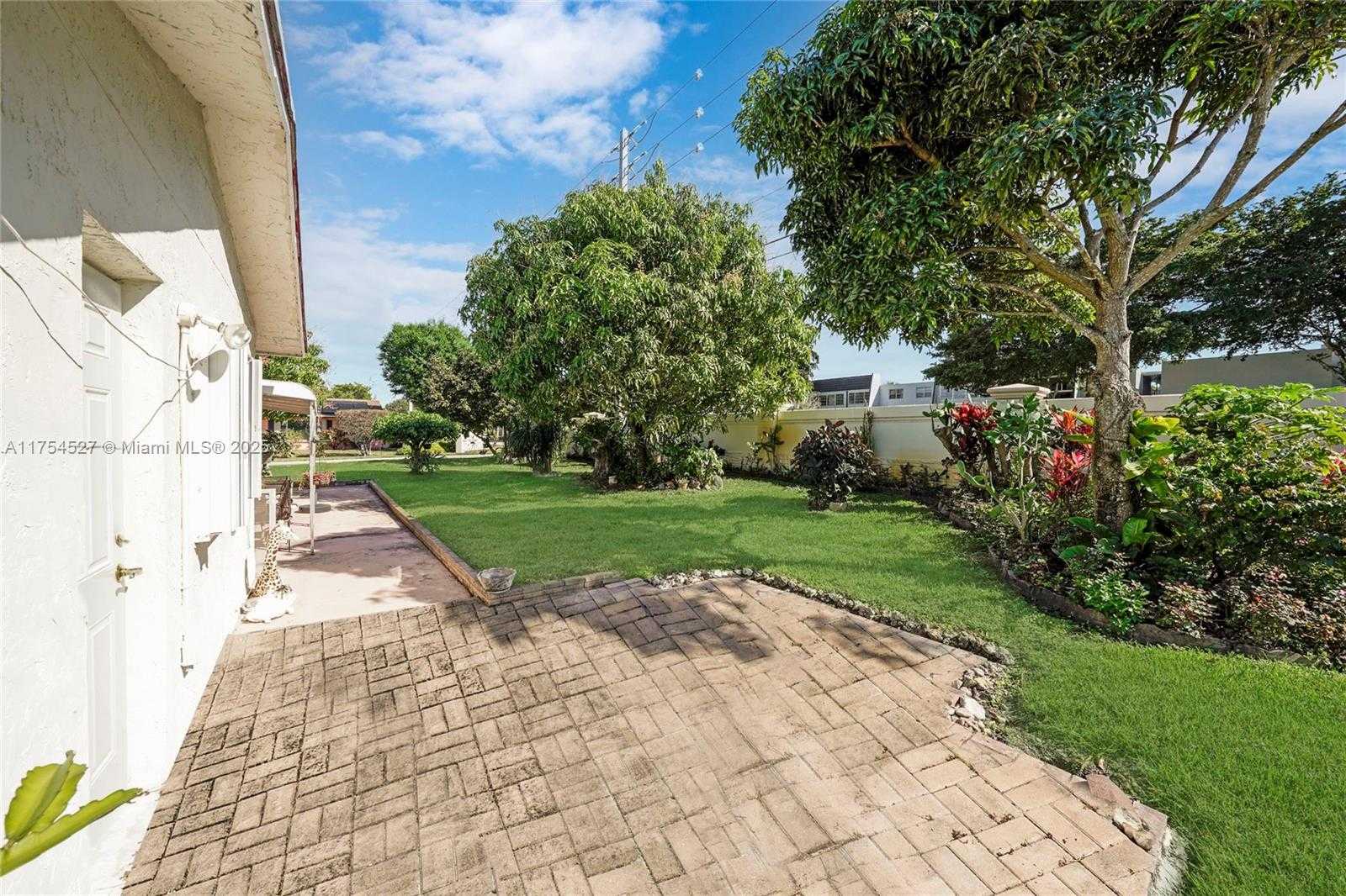 Small Image of 9400 NORTH WEST 70TH ST, Tamarac Number 30