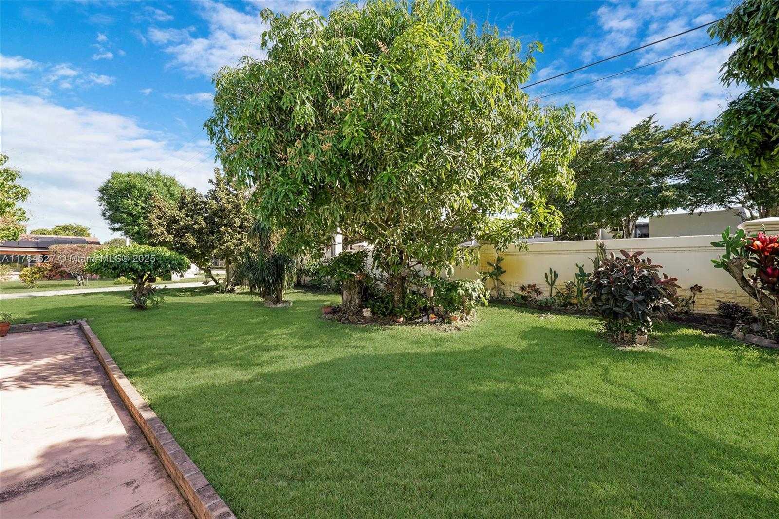Small Image of 9400 NORTH WEST 70TH ST, Tamarac Number 32